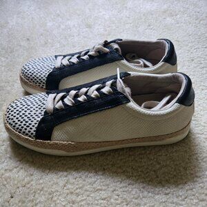 Crown Vintage “Adeleite” Flats — Size 9M